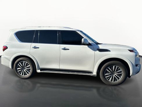 Used 2024 Nissan Armada SL AWD/4WD image 2