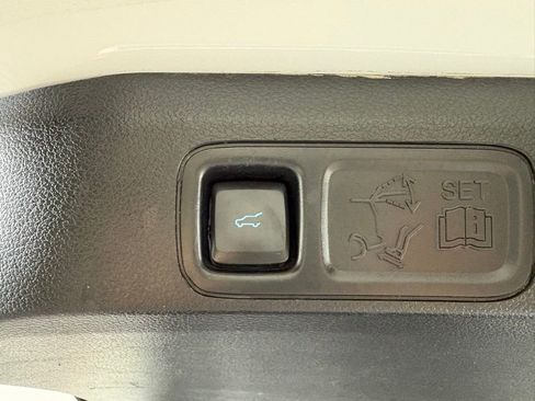 Used 2020 Ford Expedition XLT w/ Equipment Group 202A RWD image 57