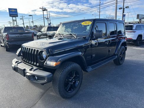 Used 2022 Jeep Wrangler Unlimited Sahara image 3