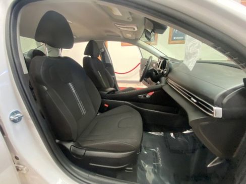 Used 2021 Hyundai Elantra Blue FWD image 11