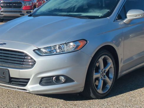 Used 2016 Ford Fusion SE w/ Equipment Group 202A image 11