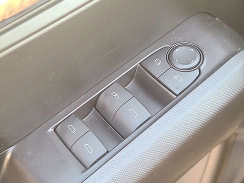 Used 2024 GMC Canyon Elevation w/ Convenience Package image 30