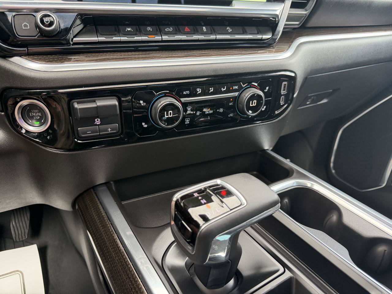 Used 2025 Chevrolet Silverado 1500 LT Trail Boss w/ Convenience Package II AWD/4WD image 19
