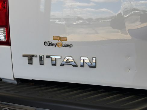 Used 2011 Nissan Titan SV w/ SV Premium Utility Pkg AWD/4WD image 18