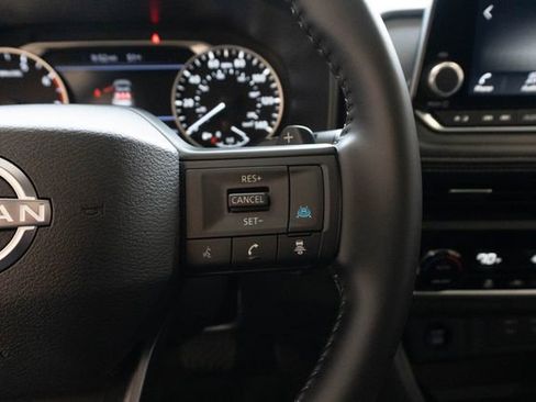 Used 2025 Nissan Rogue SV w/ SV Premium Package image 24