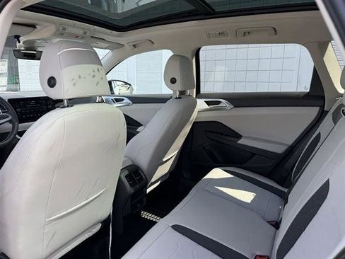 New 2025 Volkswagen Taos SE image 16