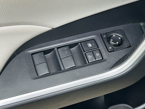 Used 2021 Toyota RAV4 XLE w/ Convenience Package image 13