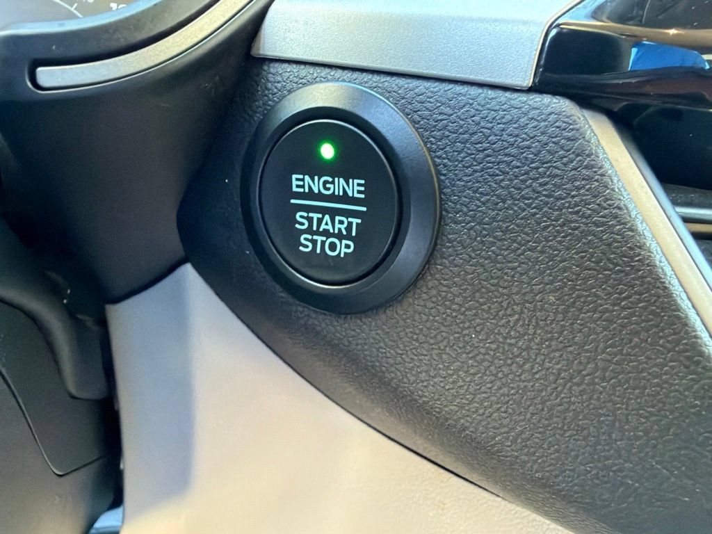 Used 2020 Ford Escape SE FWD image 25
