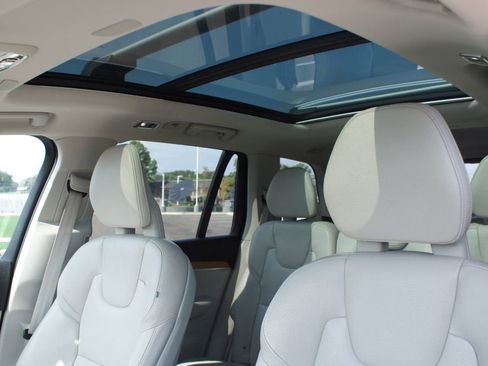 Used 2021 Volvo XC90 T6 Momentum w/ Advanced Package image 6