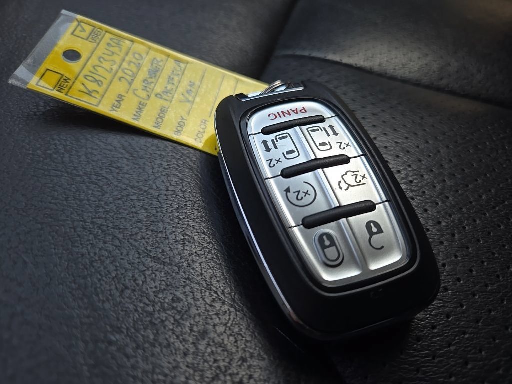 Used 2020 Chrysler Pacifica Touring-L Plus FWD image 11