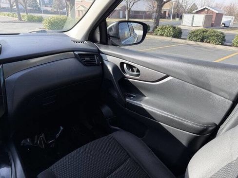 Used 2019 Nissan Rogue Sport S image 19