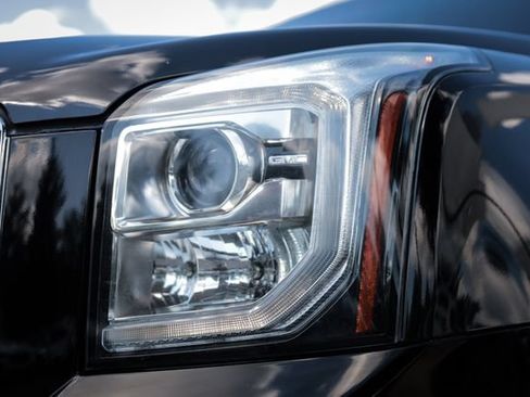 Used 2019 GMC Yukon Denali w/ Denali Ultimate Package AWD/4WD image 10