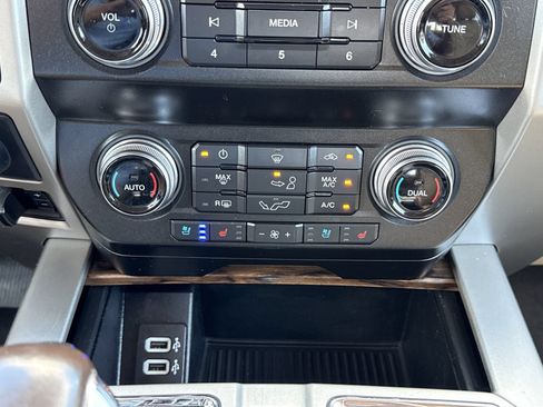 Used 2020 Ford F150 Lariat w/ Equipment Group 502A Luxury RWD image 29
