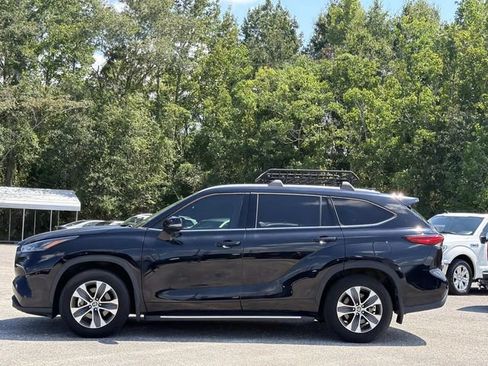 Used 2022 Toyota Highlander XLE FWD image 13