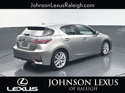 Used 2017 Lexus CT 200h image 9