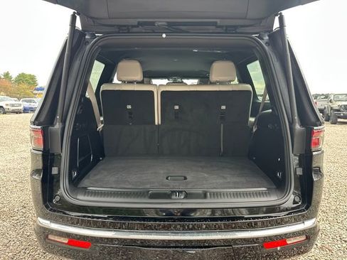Used 2025 Jeep Wagoneer 4WD image 13