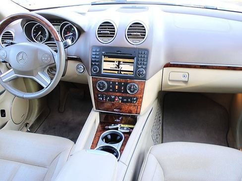 Used 2012 Mercedes-Benz GL 550 4MATIC image 17