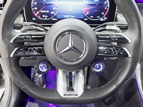 Used 2025 Mercedes-Benz GLC 43 AMG 4MATIC image 17