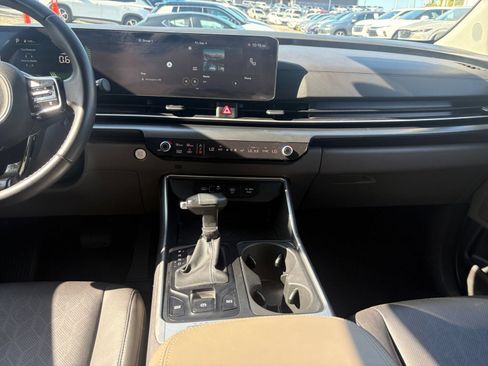 Used 2026 Kia Carnival FWD image 16