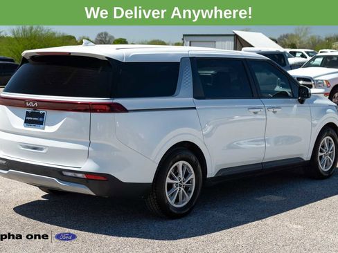 Used 2024 Kia Carnival LX FWD image 6