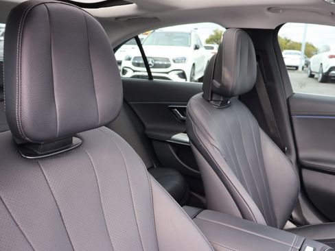 Used 2025 Mercedes-Benz E 350 4MATIC Sedan image 30