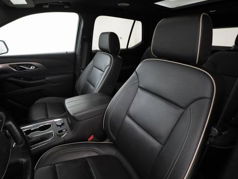 Used 2022 Chevrolet Traverse Premier image 11