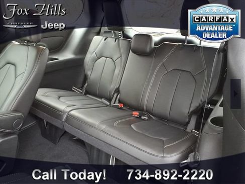 New 2026 Chrysler Pacifica Select AWD/4WD image 11