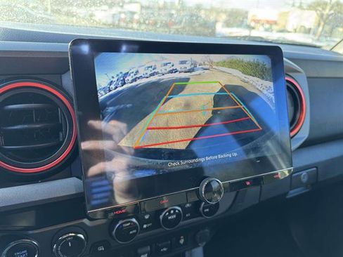 Used 2020 Toyota Tacoma TRD Off-Road image 36