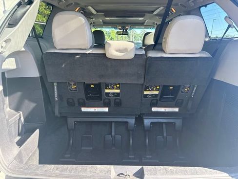 Used 2015 Toyota Sienna Limited Premium AWD/4WD image 8