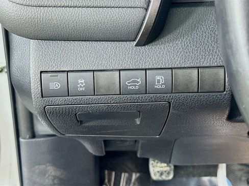 Used 2022 Toyota Camry SE image 20