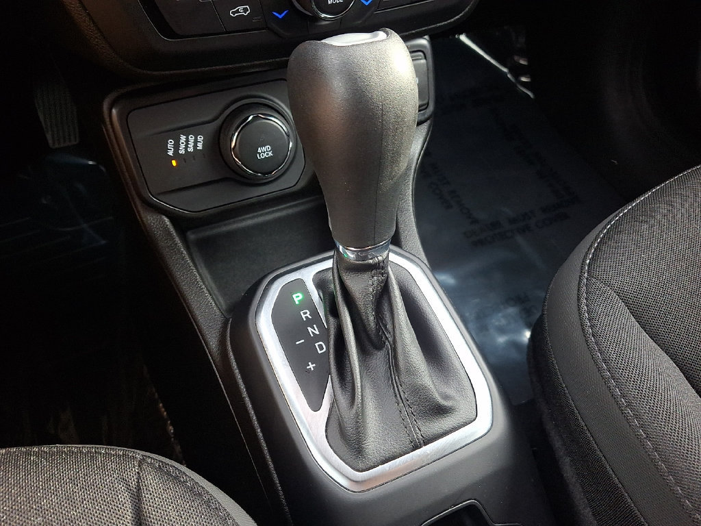 Used 2023 Jeep Renegade Latitude AWD/4WD image 14