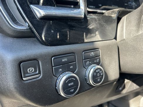 Used 2022 GMC Sierra 1500 Elevation image 12