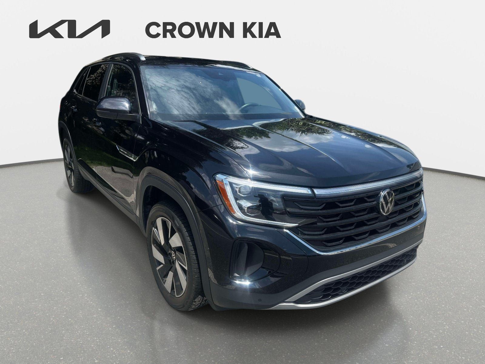Used 2024 Volkswagen Atlas Cross Sport SE FWD image 34