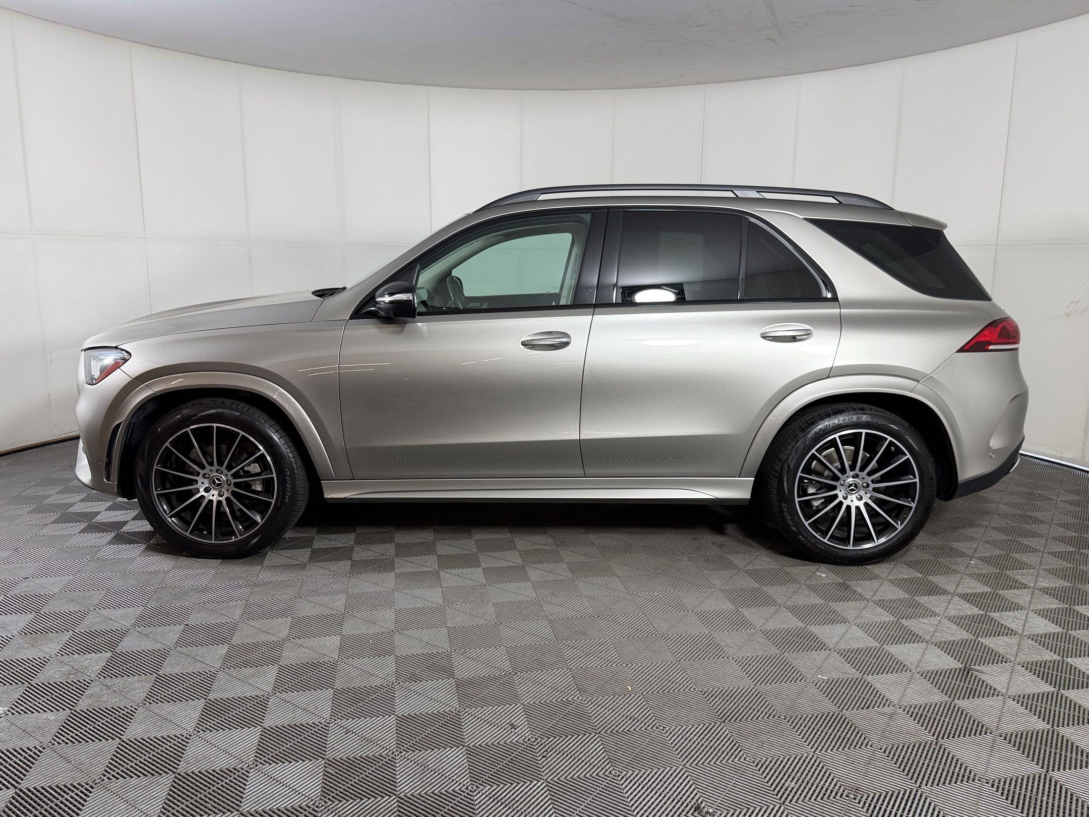 Used 2022 Mercedes-Benz GLE 350 image 2