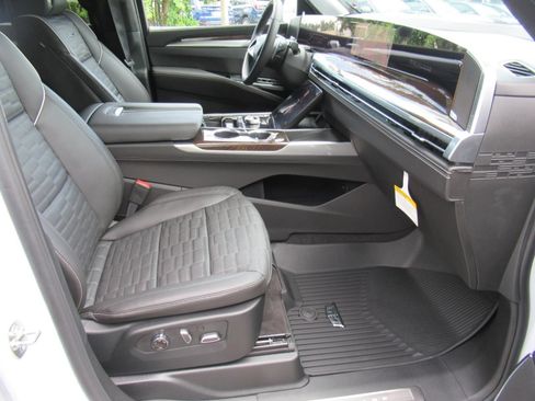 New 2026 Cadillac Escalade Platinum Sport w/ LPO, ONYX Package AWD/4WD image 9