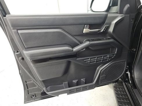 Used 2025 Toyota 4Runner Limited AWD/4WD image 11