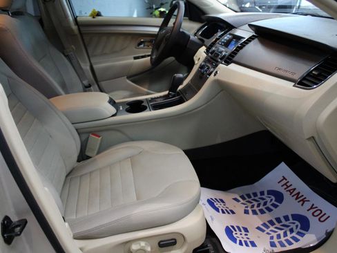 Used 2018 Ford Taurus SE image 18