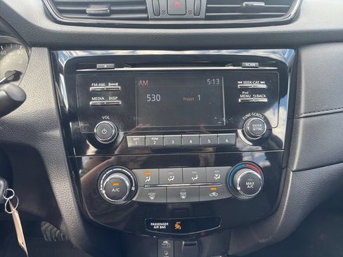 Used 2017 Nissan Rogue AWD image 22