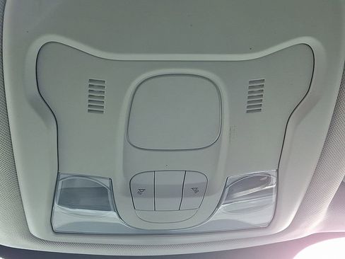 Used 2017 Jeep Renegade Sport w/ Power & Air Group image 23