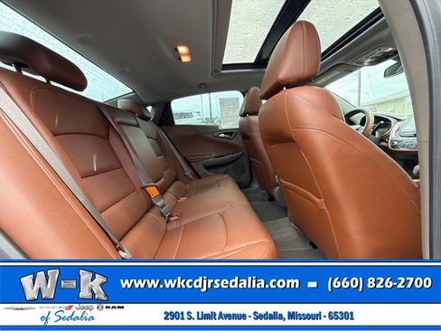 Used 2018 Chevrolet Malibu Premier w/ Premier Sun and Wheel Package FWD image 28