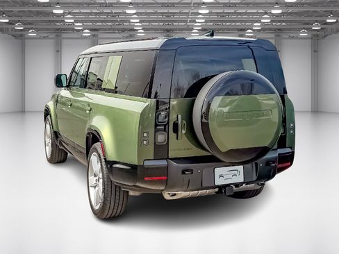 New 2026 Land Rover Defender 130 X-Dynamic SE image 3