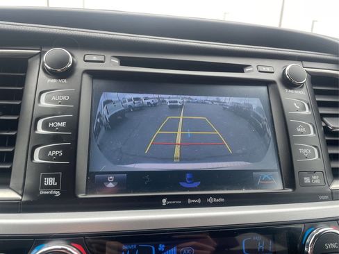 Used 2019 Toyota Highlander AWD V6 image 27