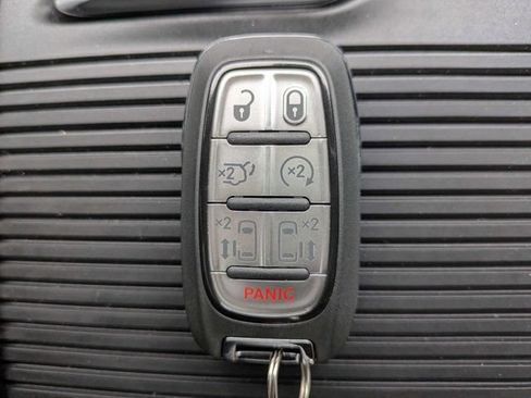 New 2027 Chrysler Pacifica Limited FWD image 33
