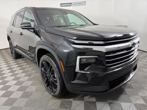 New 2025 Chevrolet Traverse LT w/ Enhanced Driving Package image 8