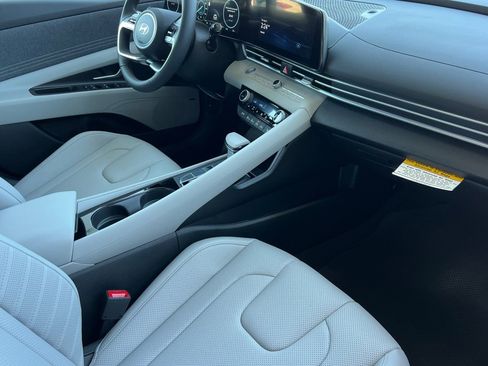 New 2025 Hyundai Elantra Limited image 13