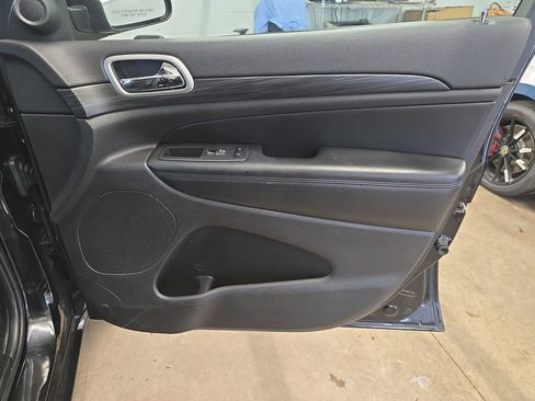 Used 2019 Jeep Grand Cherokee Altitude image 17