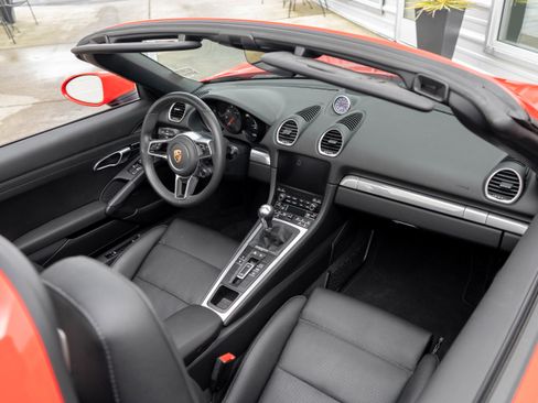 Used 2024 Porsche 718 Boxster image 7