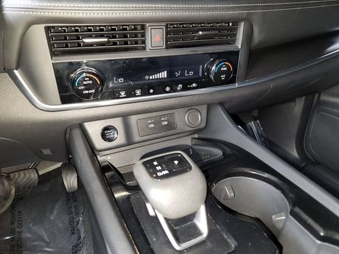 Used 2025 Nissan Rogue SV FWD image 21