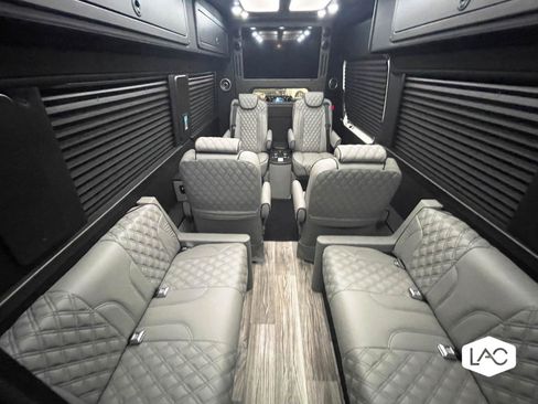 Used 2022 Mercedes-Benz Sprinter 3500 image 17