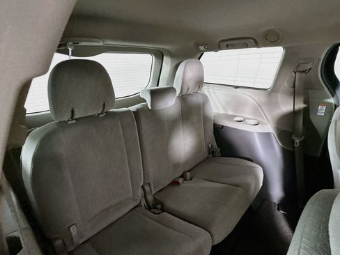 Used 2016 Toyota Sienna LE FWD image 27